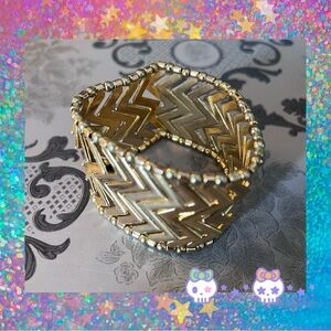 💀 Chevron Bracelet